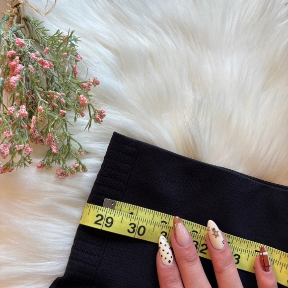 Gymshark Black Energy Seamless Shorts - Picture 4 of 4